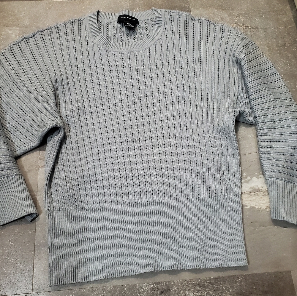 NWOT Club Monaco Knit Blueish Grey Sweater. 3/4 Sleeves. Round Neck. Size M.